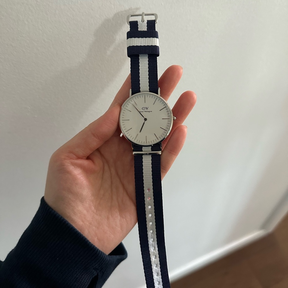 DW watch brand new. No box or other accessories.